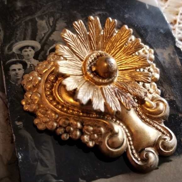 Relisted - Vintage ornate dress clip gold tone - Picture 4 of 7